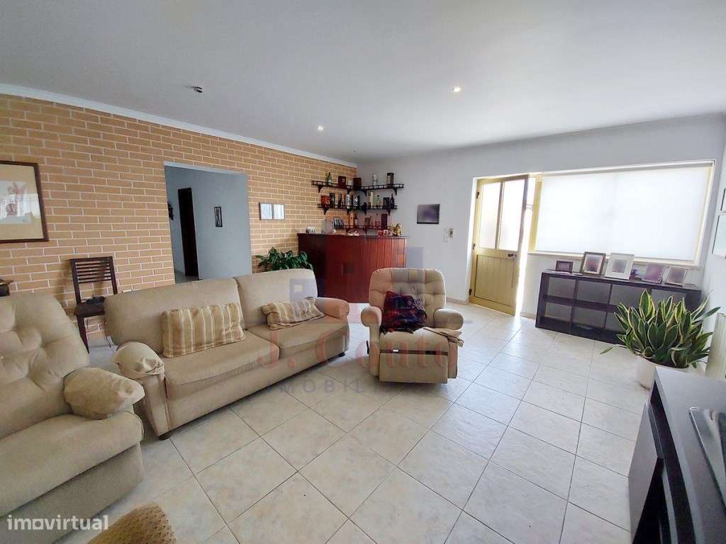 Prédio com 7 apartamentos no centro de Caldas da Rainha-23