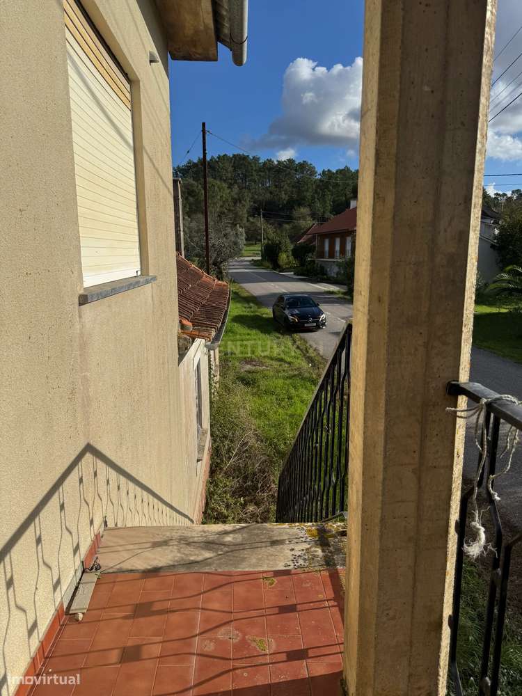 Casa T1 com garagem e terreno - Grande imagem: 4/11