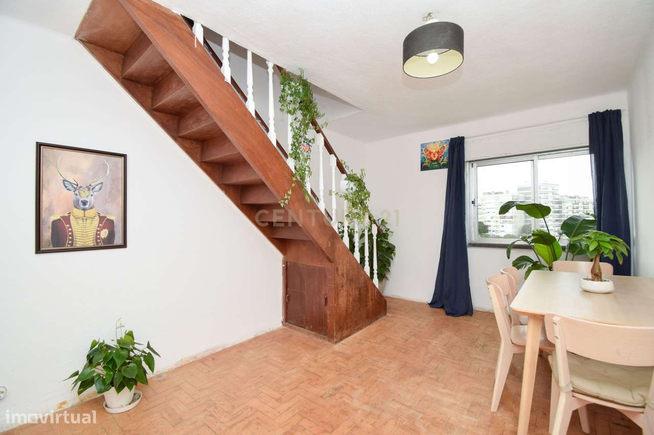 T2 duplex com sótão nas Pedralvas, Benfica-8