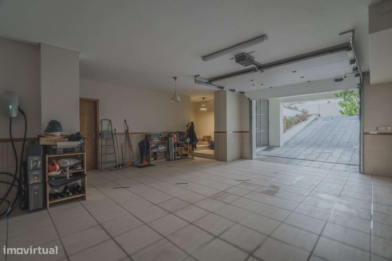 Moradia T4 com jardim e garagem dupla a 6 min do centro de Braga-32