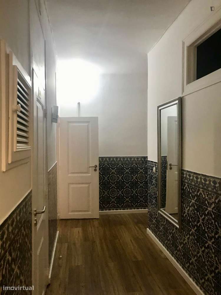 Quarto - localizado em Santos Lisbon - Grande imagem: 2/10