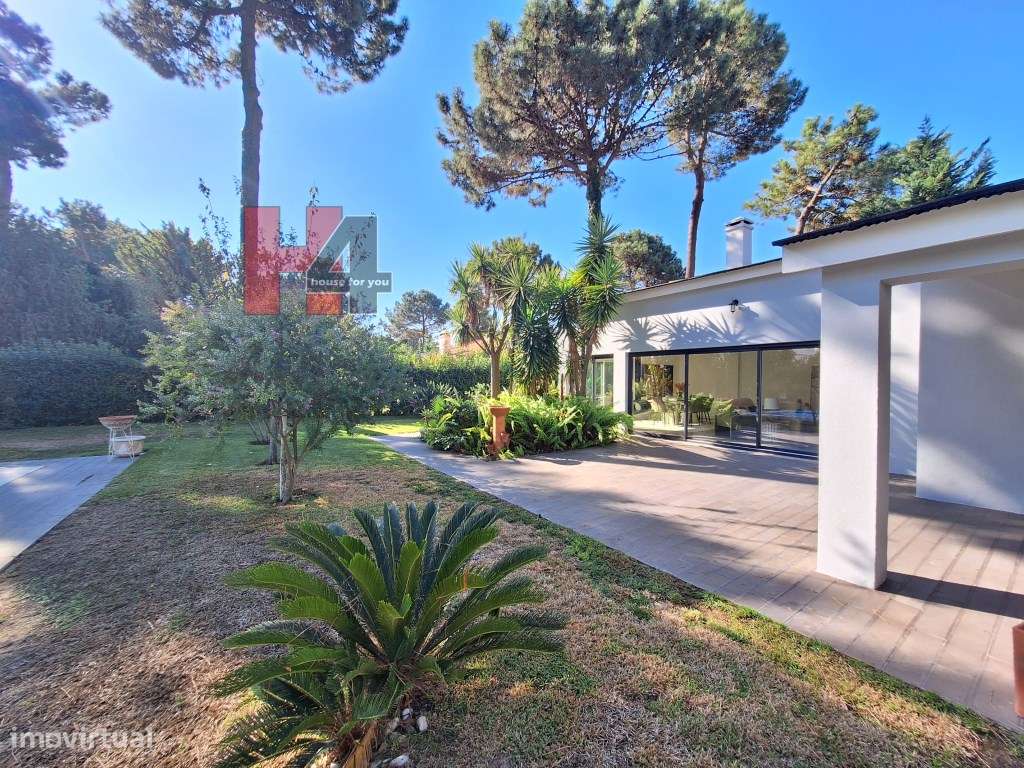 Herdade da Aroeira moradia independente T4-6