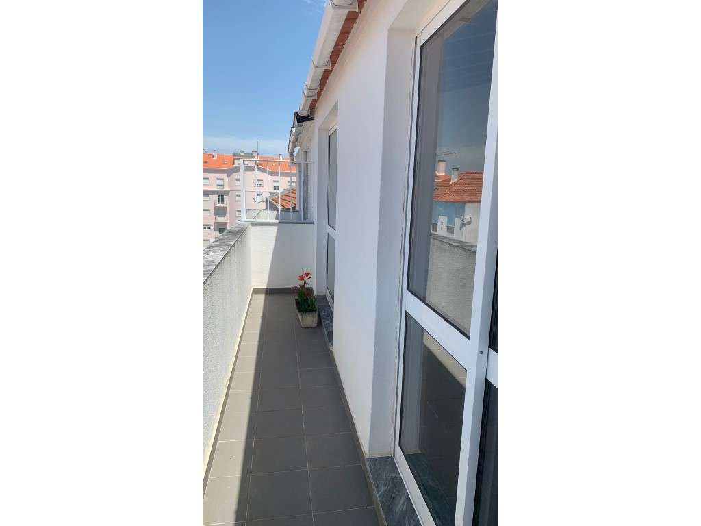 T3 Duplex com Garagem box, Terraços, Suite - Seminovo-44