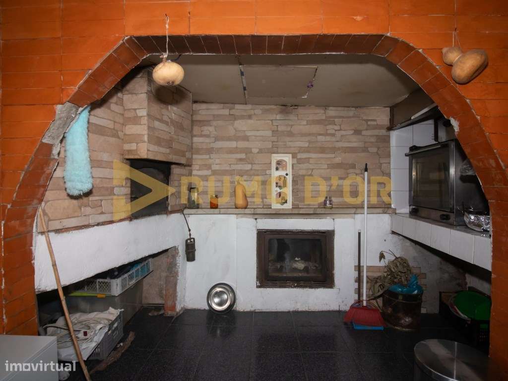 Moradia T3 +1 com Excelente Espaço e Tradição no Tojal - Alenquer - Grande imagem: 4/27