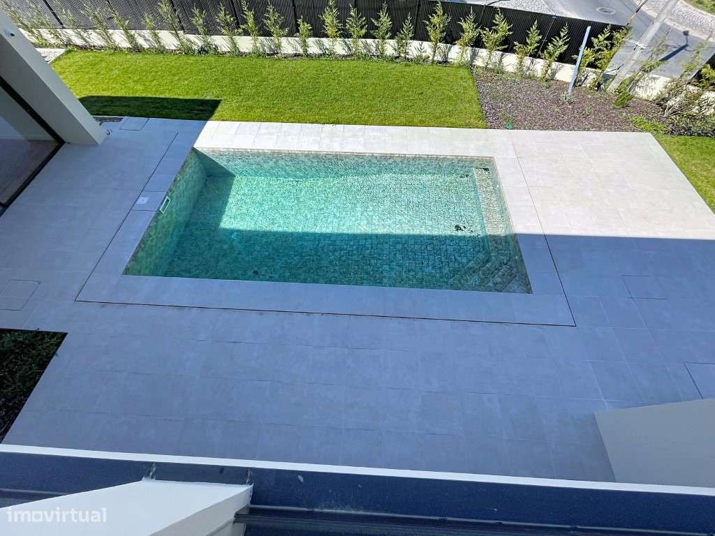 Moradia T5 na Aroeira - Charneca da Caparica.-23