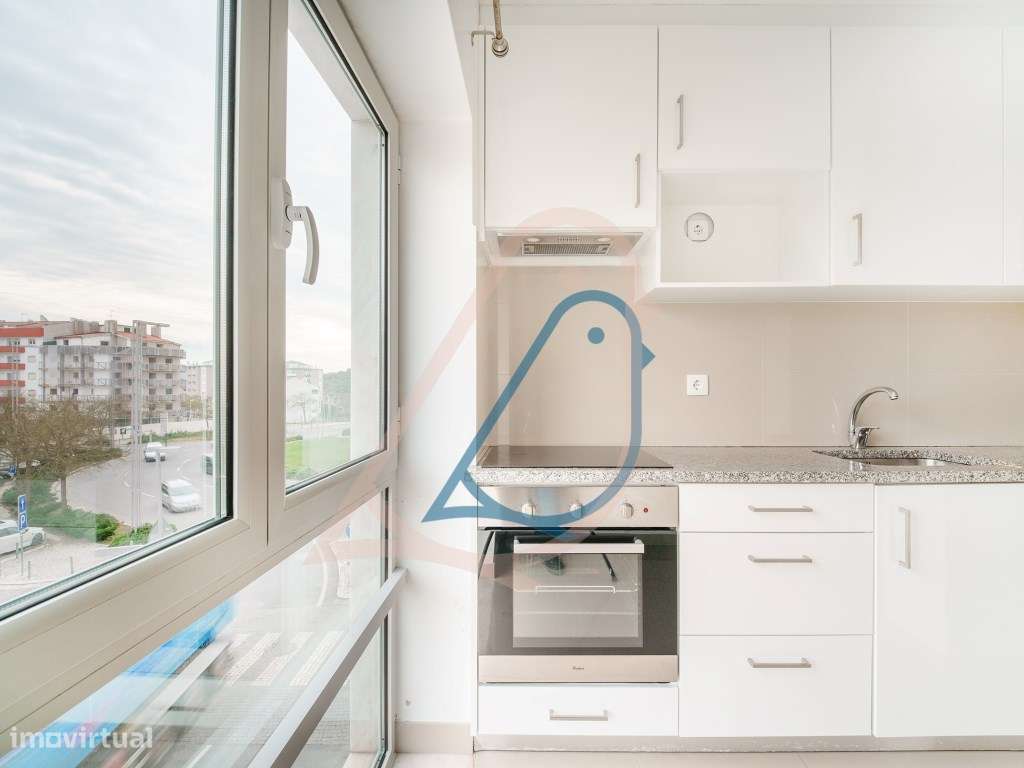 Apartamento T2 / Arrendamento / Rotunda dos Pastorinhos - Grande imagem: 2/17