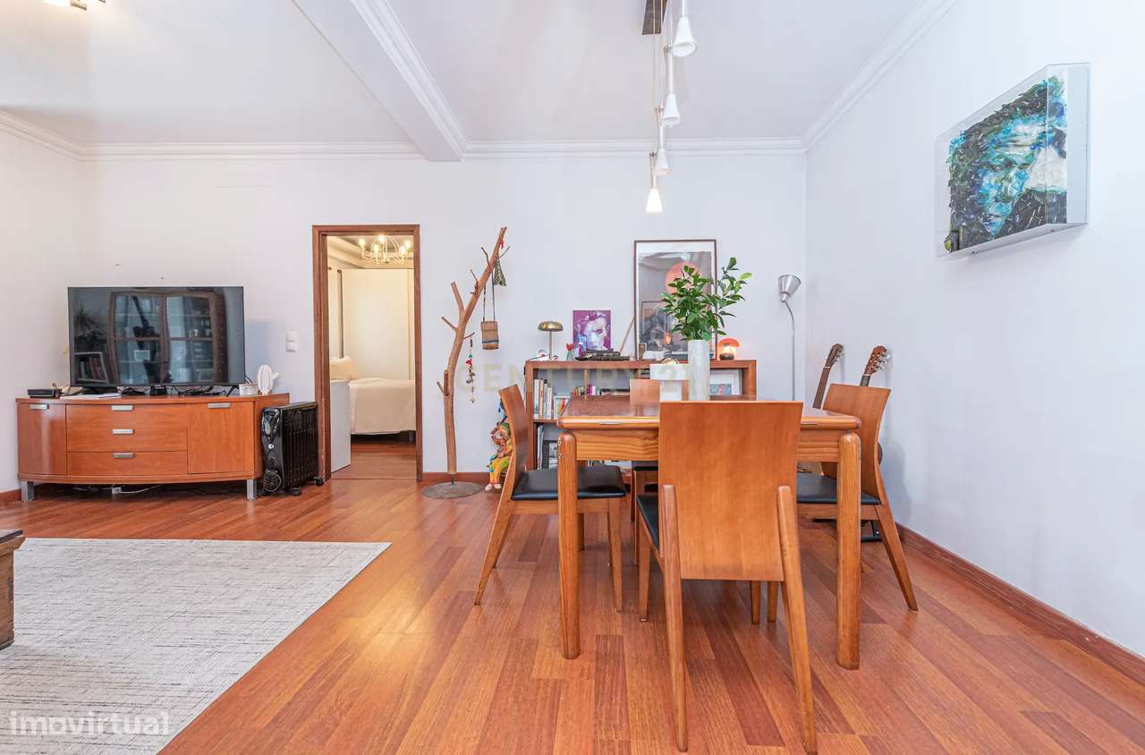 Moradia remodelada, com o espaço dividido em 2 apartamentos com entrad - Grande imagem: 5/33