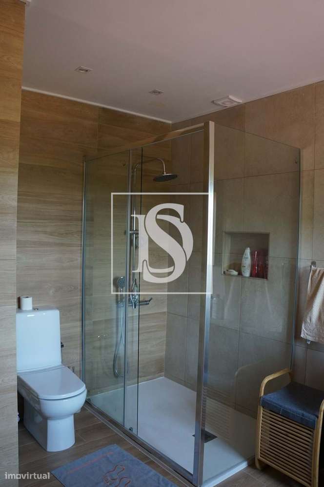 Moradia Isolada T3 em Vilar de Andorinho-31