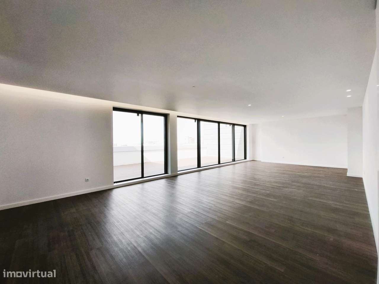 Apartamento T4 Novo (com Terraço e Centro Cidade)-33