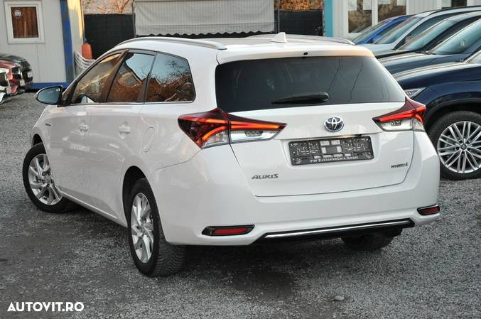 Toyota Auris 1.8 L VVT-i HSD Luna - 5