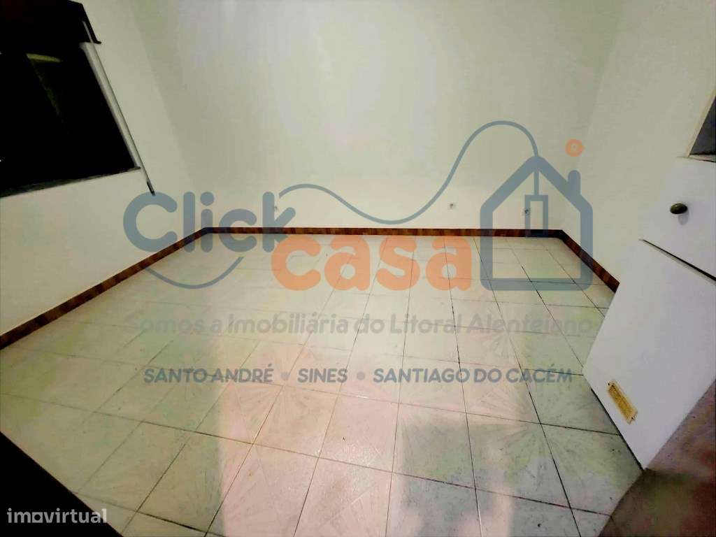 Oportunidade Única: Moradia T2 com Quintal de 415m² em Ermidas-Sado-5