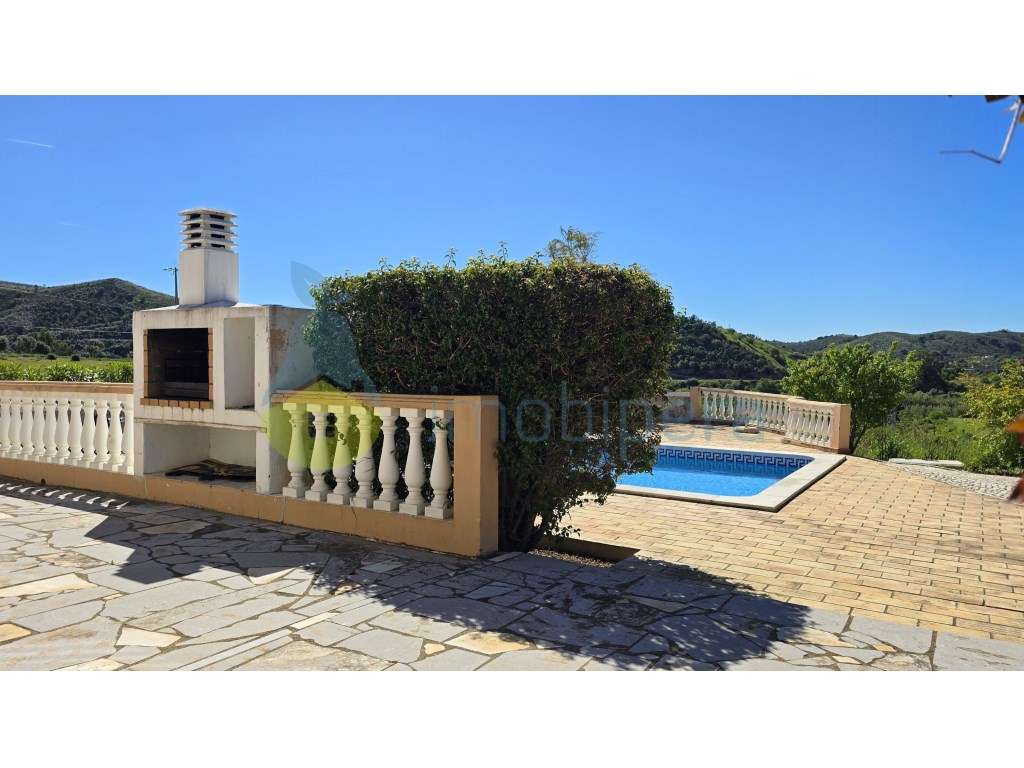 Moradia V4 com piscina e uma vista deslumbrante-47