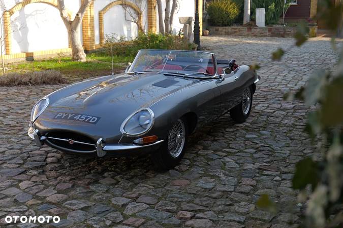 Jaguar E-Type - 3