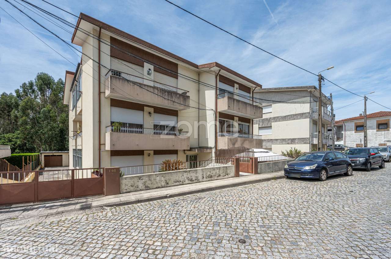 Apartamento T3 Renovado com Garagem Box em Águas Santas-20
