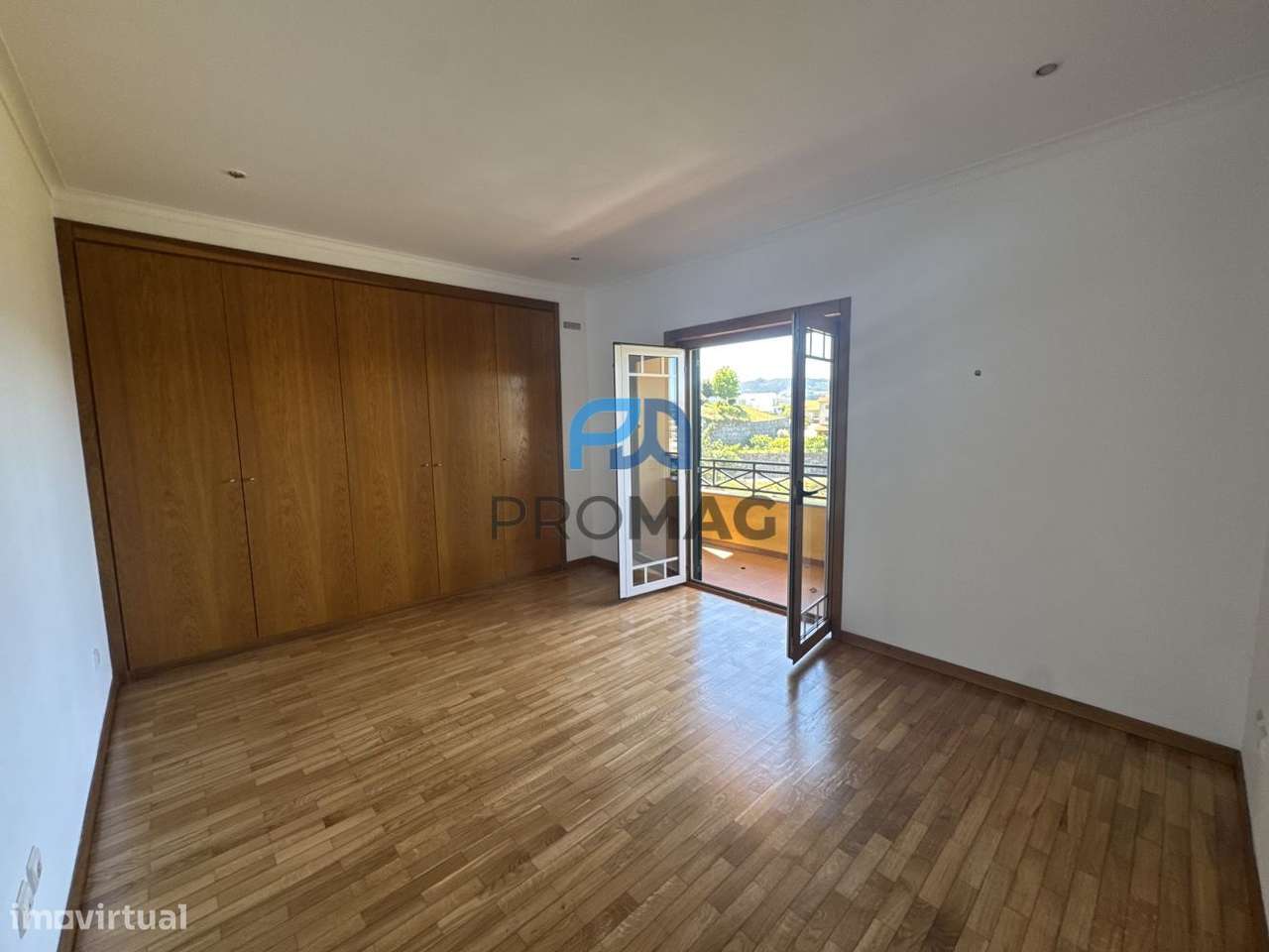 Espaço, luz e conforto em MORADIA T5 - AMARANTE-32