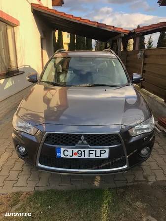 Mitsubishi Outlander - 1