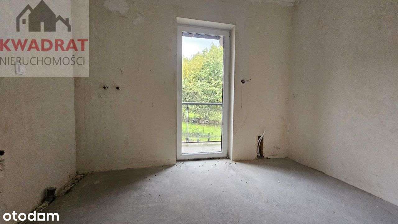 Dom przy ścianie lasu w Bażantarni obok strumyka.-17