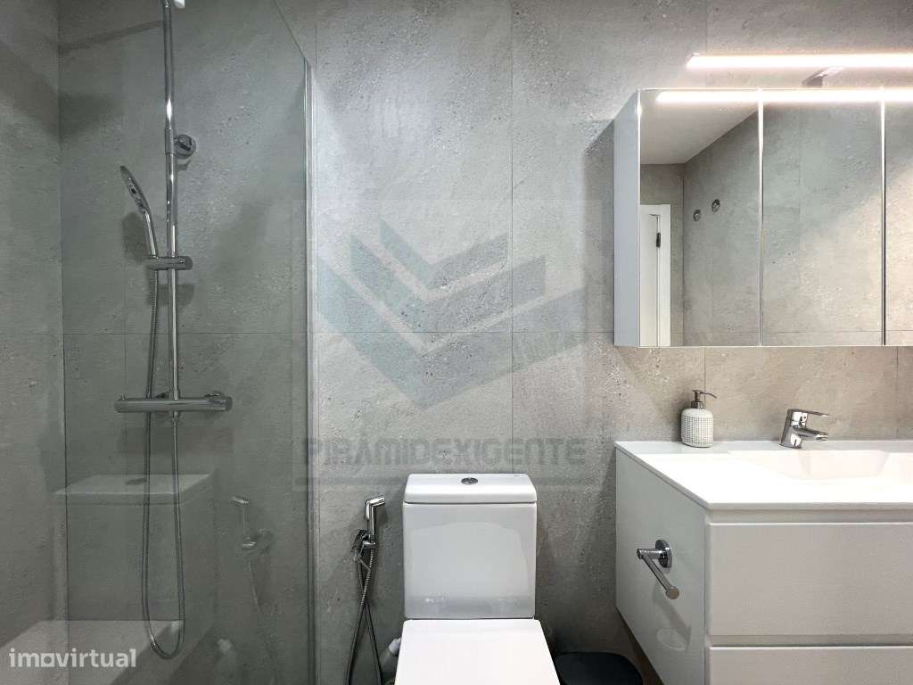 APARTAMENTO 1ºANDAR, T2, ESTACIONAMENTO, VISTA DESAFOGADA-11