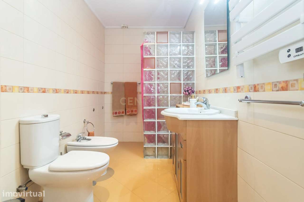 Moradia T3 com Piscina e Excelentes Áreas nos Foros de Amora-12