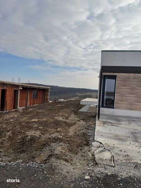 Casa noua la rosu, usi si geamuri, utilitati, panorama,  620mp, Oradea - Imagine principală: 5/5