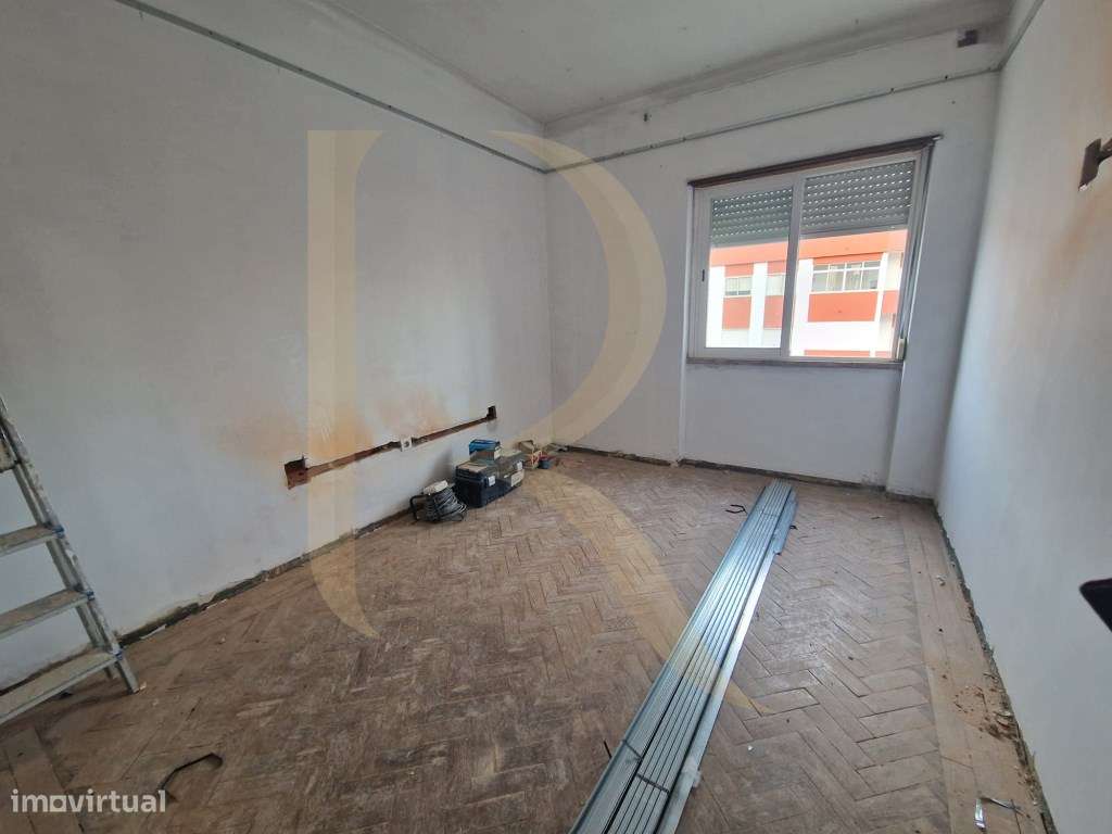 Apartamento T2 em remodelação na Cruz de Pau-9
