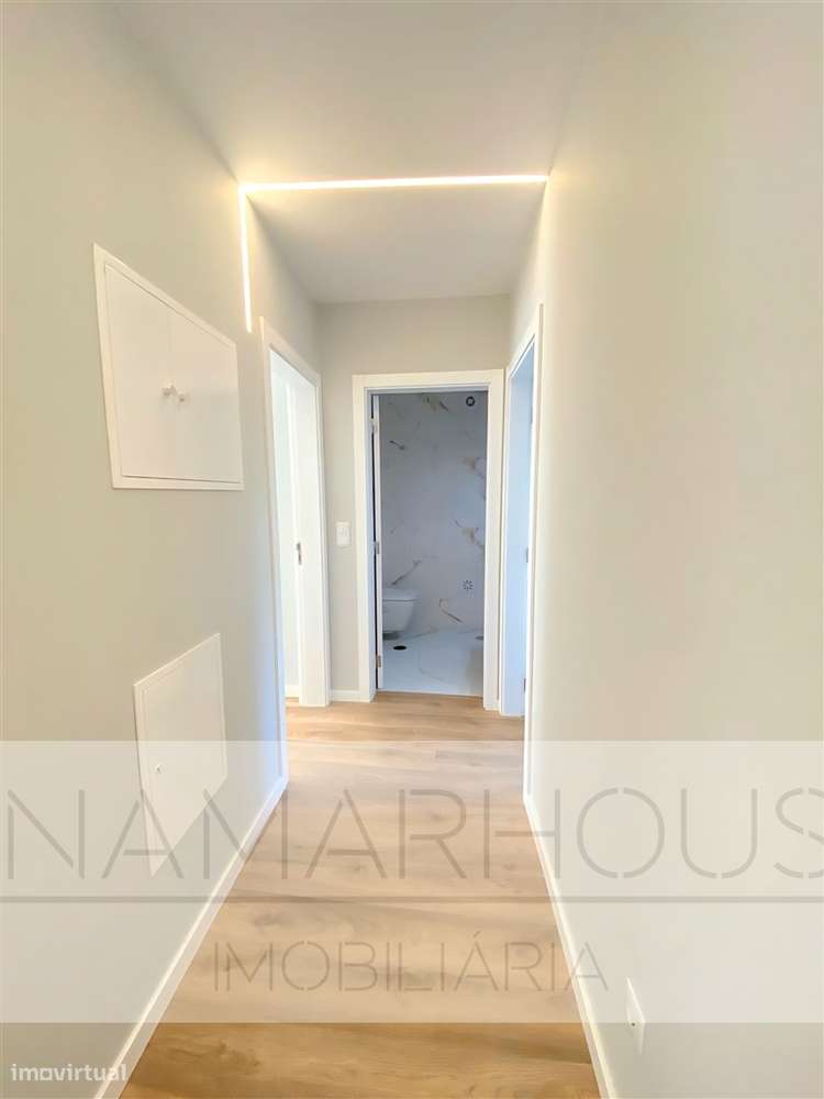 Apartamento T2 com Varanda | Totalmente Remodelado | Amadora-7