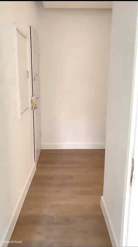 Venda de Apartamento T1 (2 assoalhadas) a Estrear, Apelação, Loures.-9