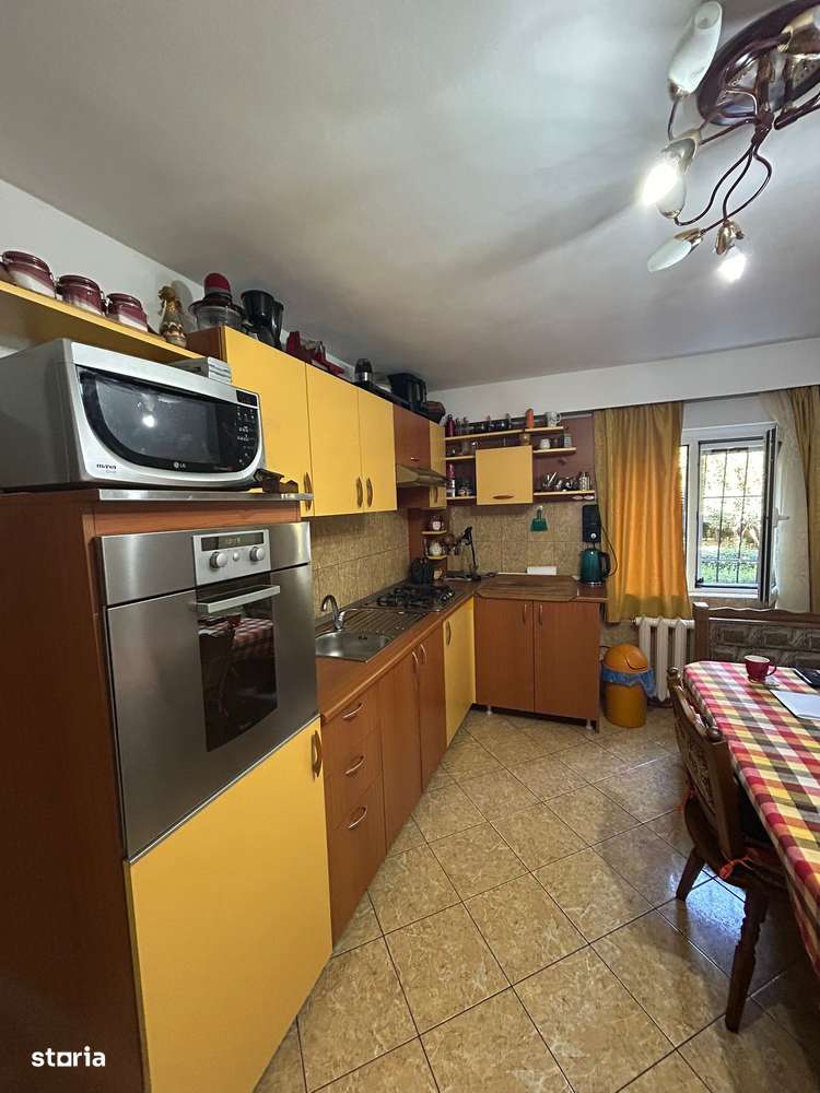 Apartament 4 camere - Zona Sud Lidl - parter/4   - 100.000 euro-8