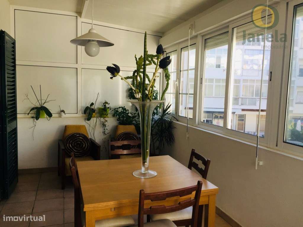 T2 com box e arrecadação, no centro de Faro, varandas-2