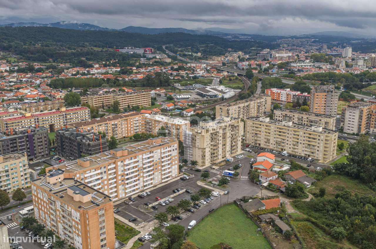 Apartamento T3 com varandas, em Valongo-32