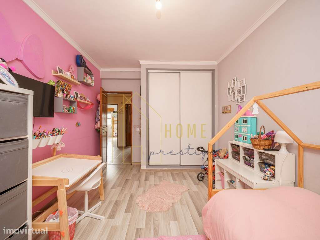 Oportunidade de Investimento | T2 Remodelado no Centro da Moita-5