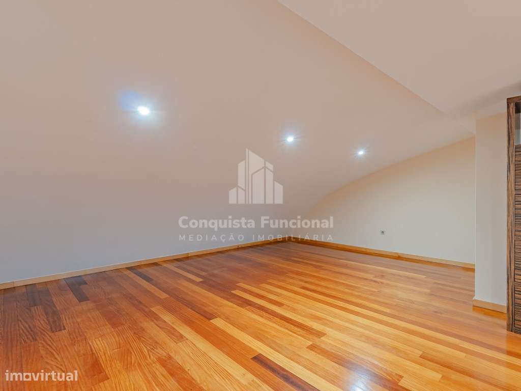 Duplex T2+1 nas Devesas | Totalmente equipado, mobilado e pronto a ...-16