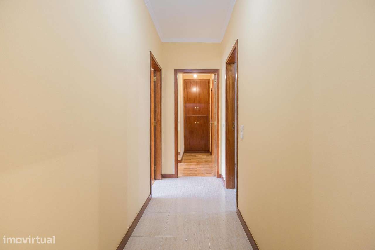Apartamento T3 com Duas Garagens Fechadas em Águas Santas, Maia-17