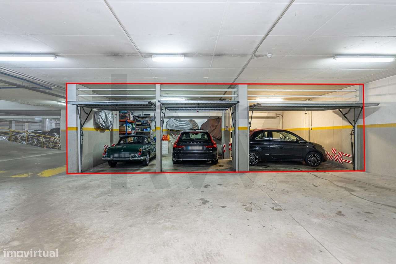 Excelente T5  em Condominio Fechado a Marechal Gomes da Costa, Porto-54