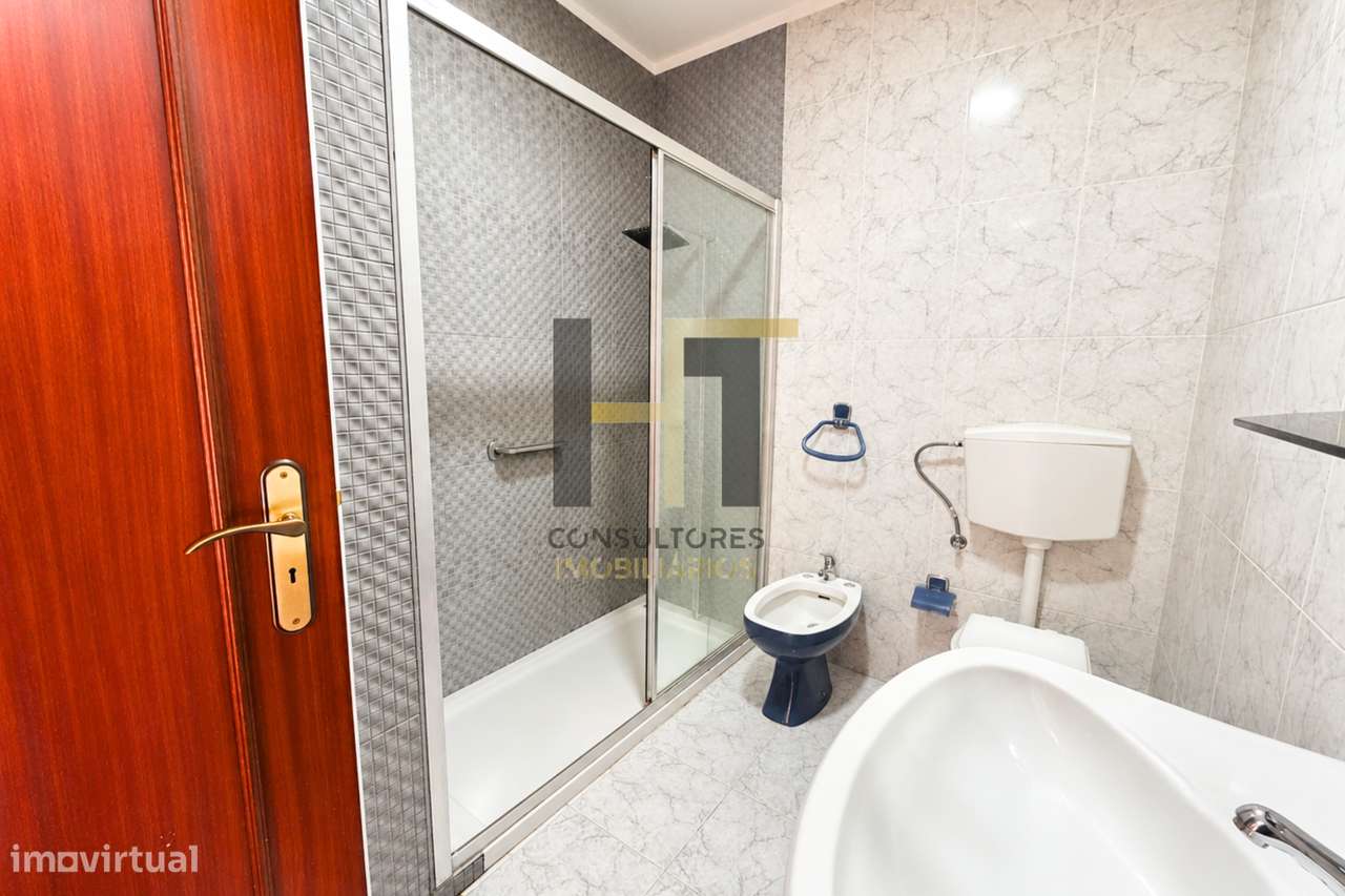 Apartamento T3 com Garagem e Duas Varandas a 5 Minutos do Metro e do I-17
