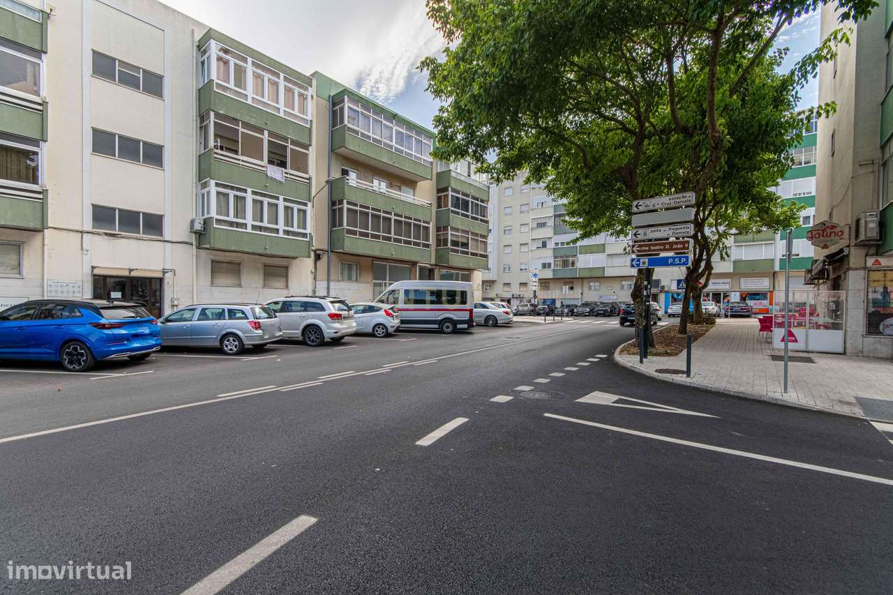 Apartamento T2 Remodelado, Amadora - Grande imagem: 2/17