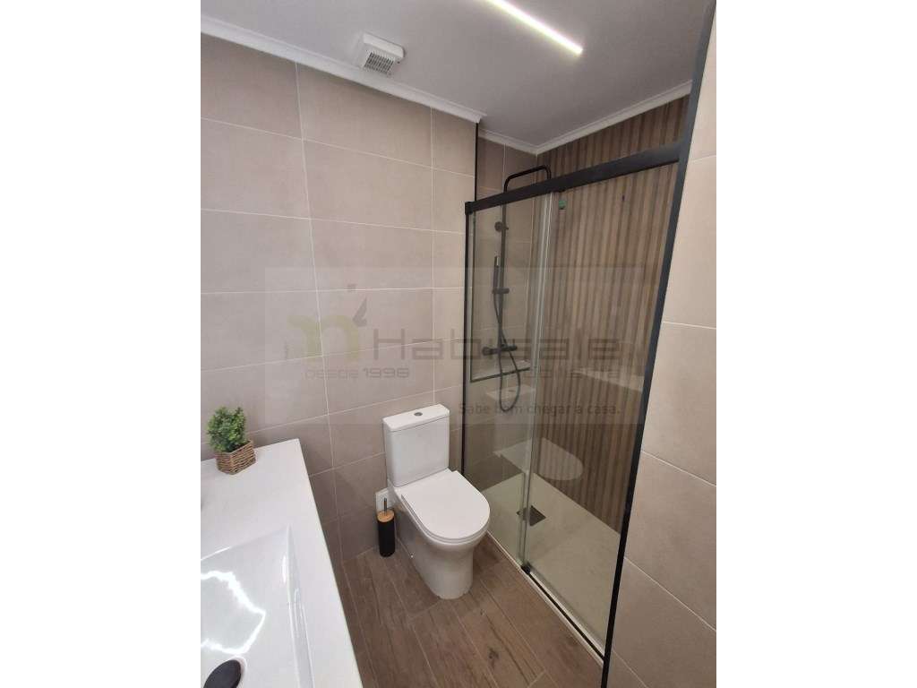 T2 totalmente remodelado com varandas - Grande imagem: 4/20