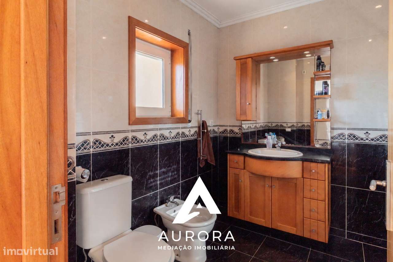 Moradia T3 em Lobão | Áreas amplas, terraço e garagem para três viatur-17