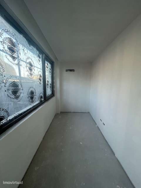 T1 Novo com garagem, ar condicionado e segurança - Grande imagem: 5/10