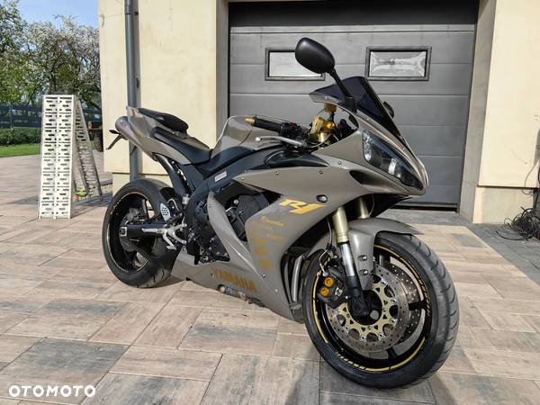 Yamaha R1 - 37