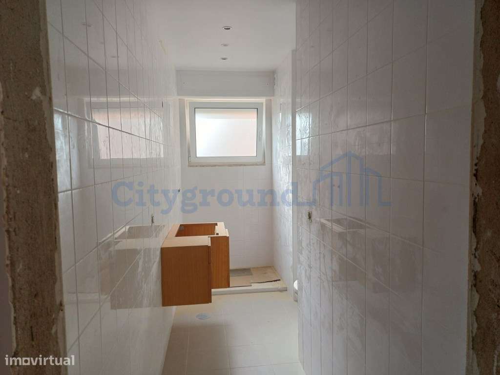 Excelente prédio renovado, de 10 fracções, em Benfica-24