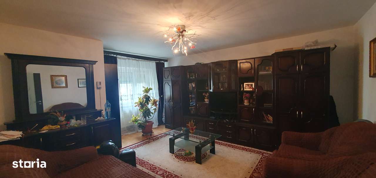 Apartament cu 3 camere, balcon, George Enescu-0