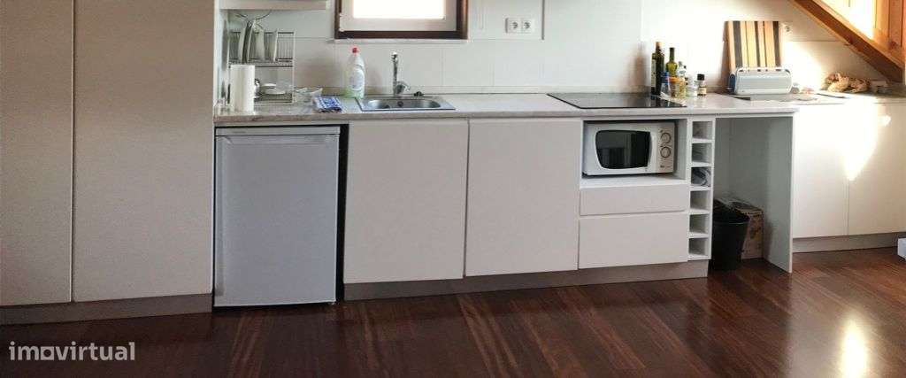 Luminoso T1 remodelado em Alcântara / Bright one bedroom apartment - Grande imagem: 3/12