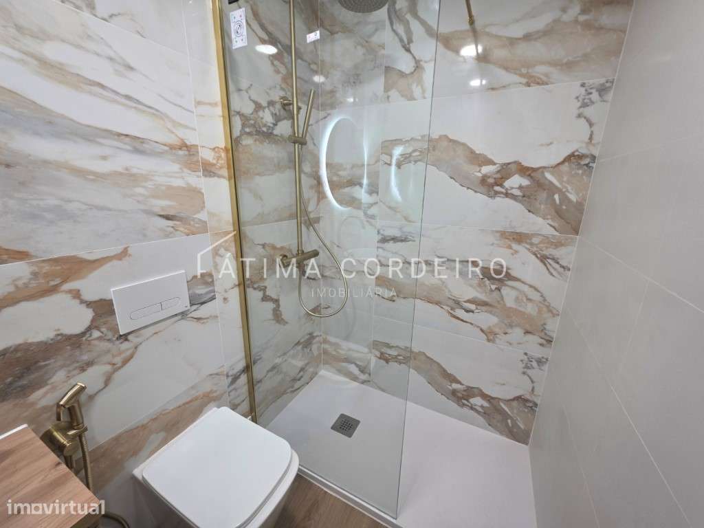 Excelente Apartamento T3 Remodelado em Almada-7