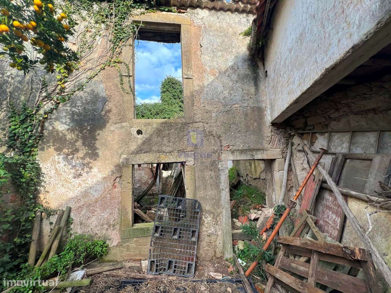 Baixa de Preço !!!! Villa para Recuperação na Labrujeira - Ventosa - A-21