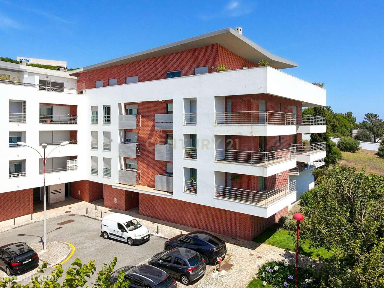 Apartamento Único T2 de 82m2 com Terraço de 75m2 em Porto Salvo-26