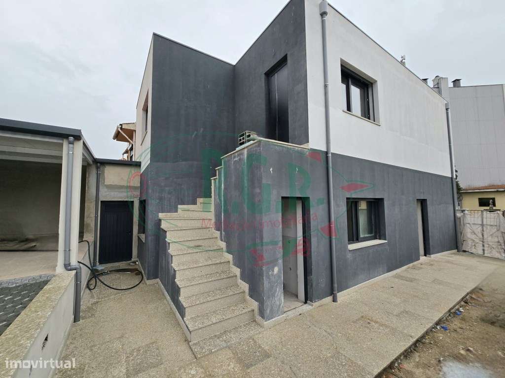 ANDAR MORADIA T2 RECUPERADO (NOVO) - VALBOM-15