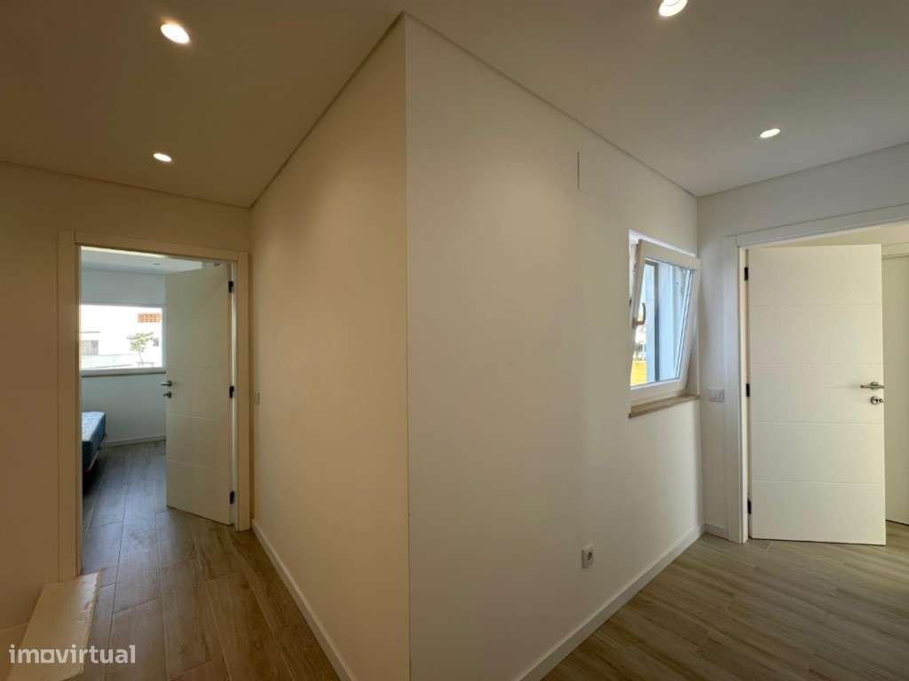 Moradia T4+1 Nova com Piscina Aquecida e Ginásio em Vidro Luxo, Con...-17