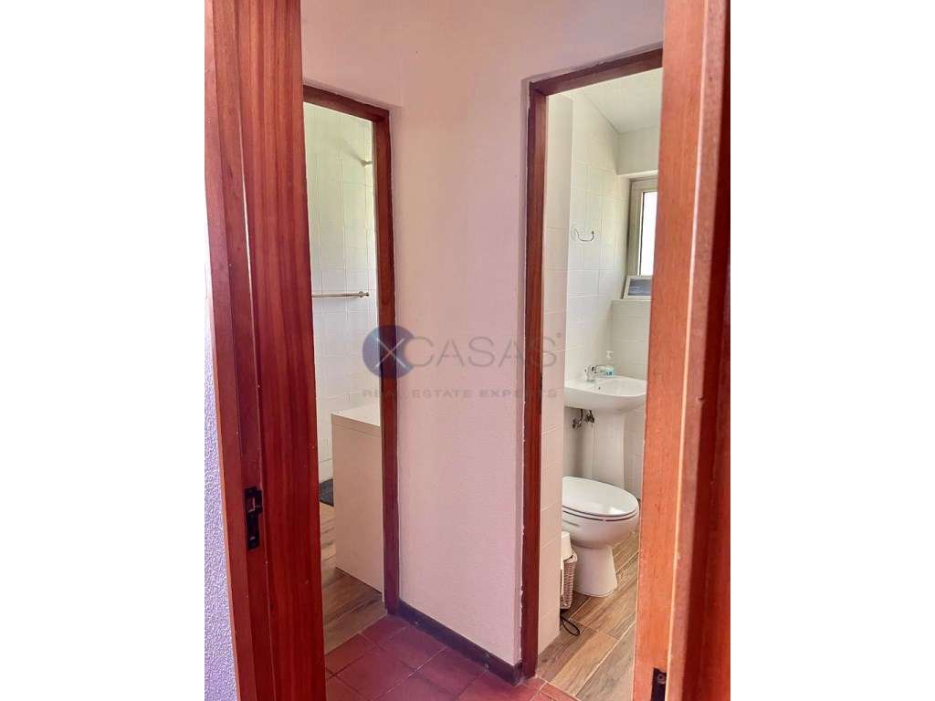 Moradia para remodelação, situada em Albarraque.-10