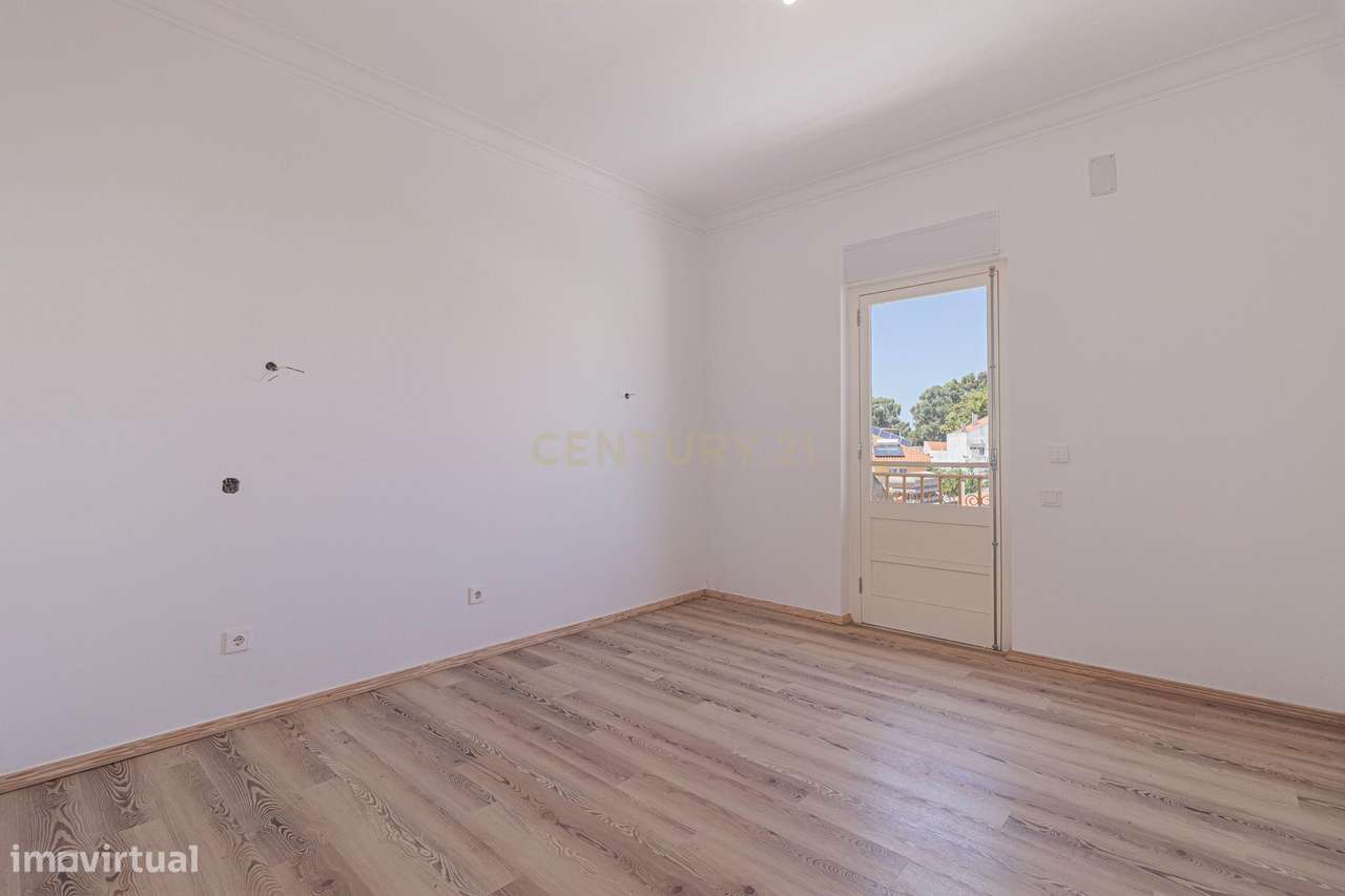 Distinta Moradia, com piscina e adega - perto de praias-30